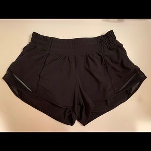 lululemon Hotty Hot Short II *2.5”